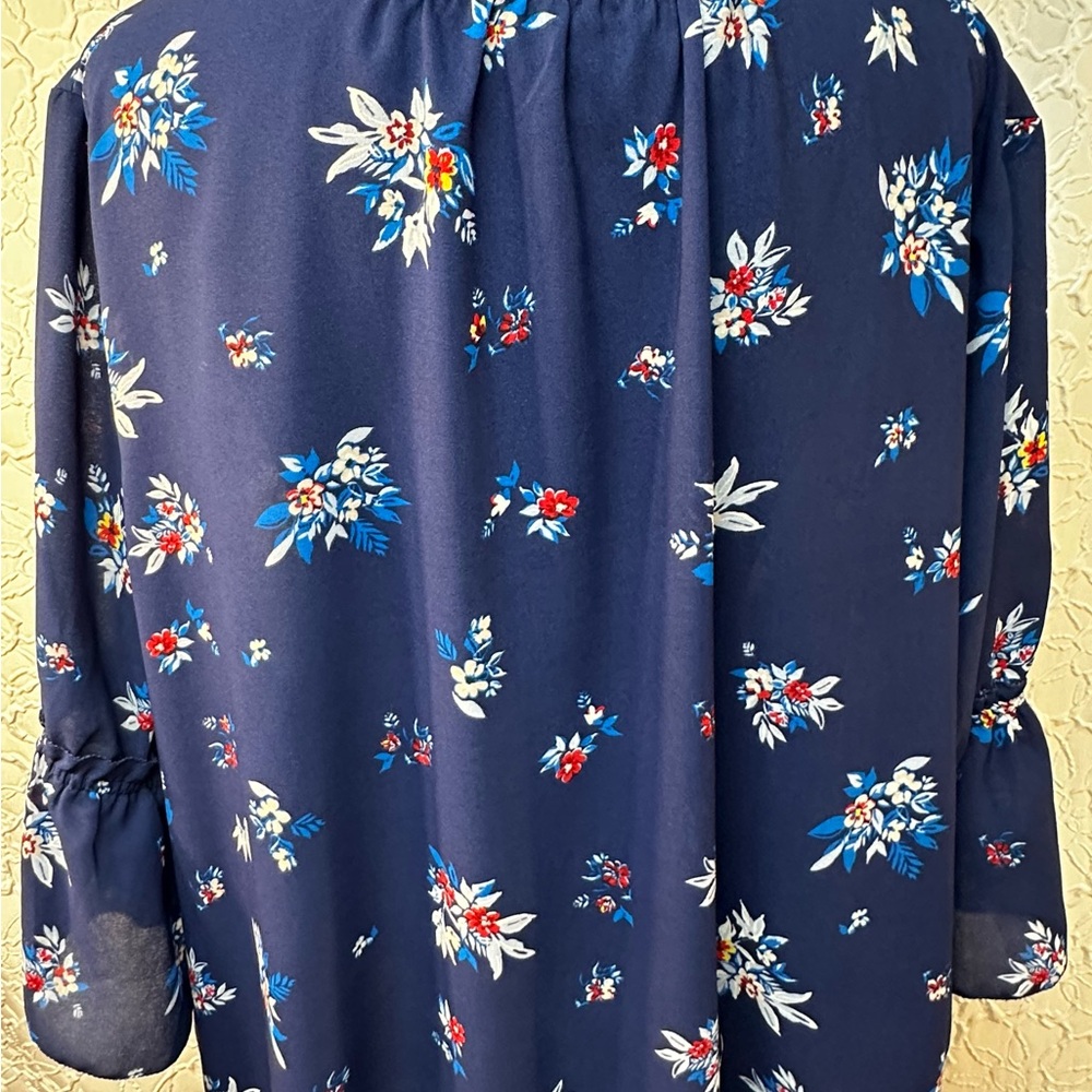 Liz Claiborne- Women’s Navy Floral Blouse (2X) - Picture 6 of 9